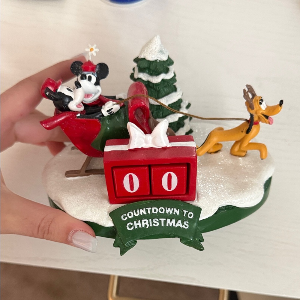 Christmas Countdown Figurine with Mickey and Pluto